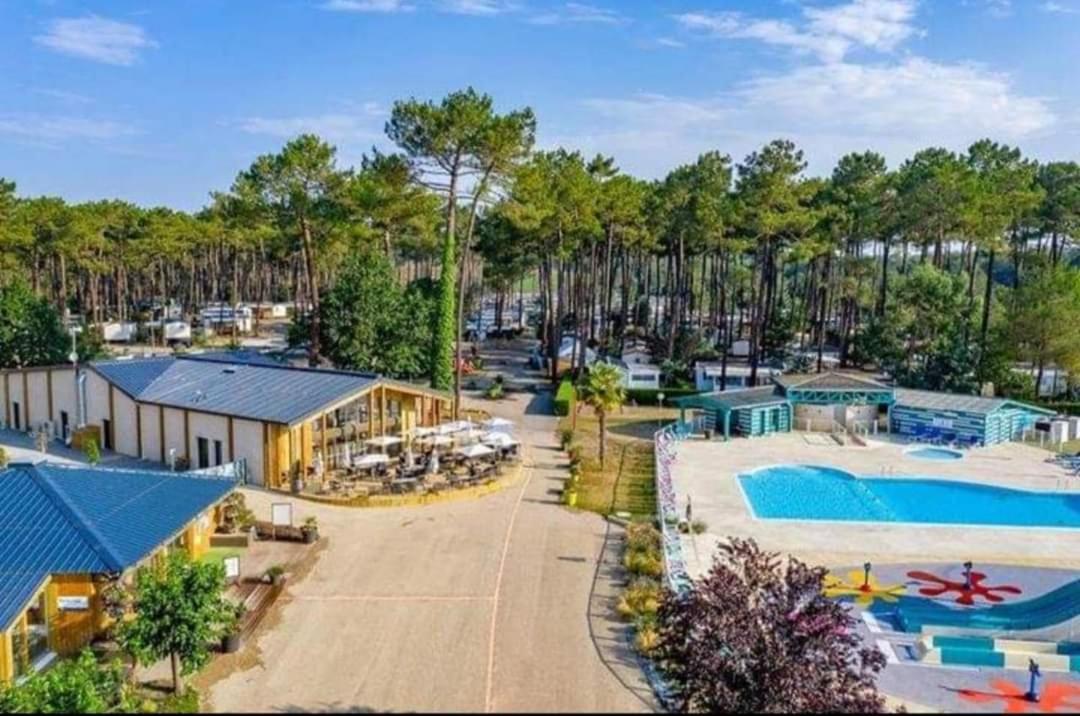 Jpp Marie Ange Proprietaire Hotel Saint-Julien-en-Born Exterior foto